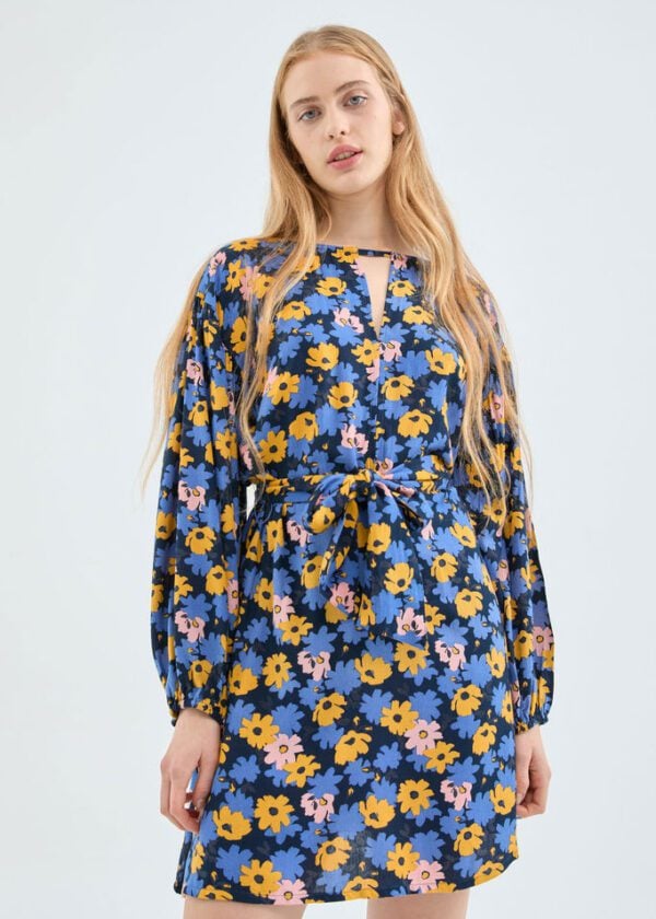 Short dress with belt and floral print
